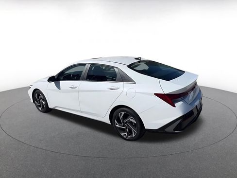 Used 2025 Hyundai Elantra SEL image 10