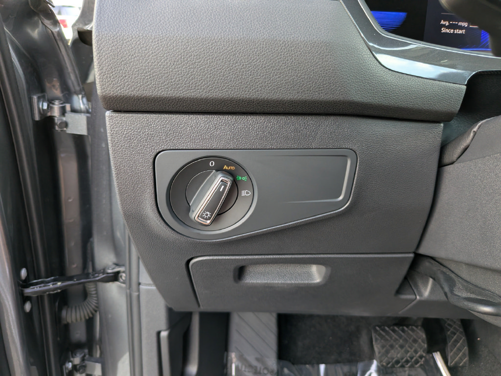 Certified 2023 Volkswagen Tiguan SE FWD image 23