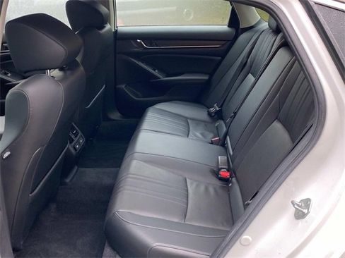 Used 2022 Honda Accord Touring image 9