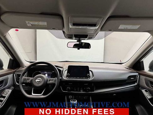 Used 2023 Nissan Rogue S image 11