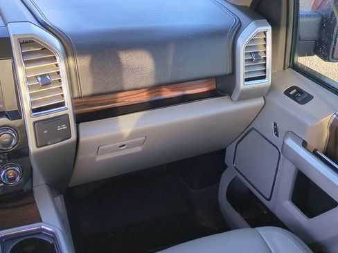 Used 2015 Ford F150 Lariat image 17