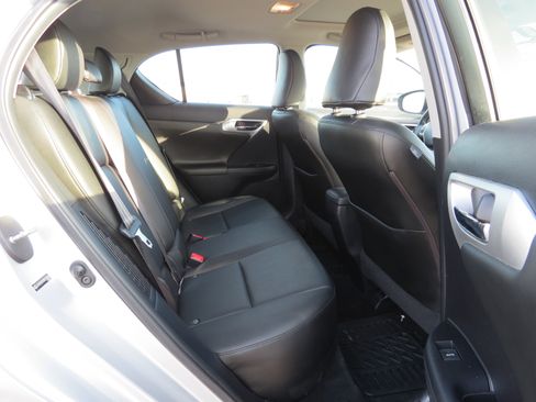 Used 2013 Lexus CT 200h image 30