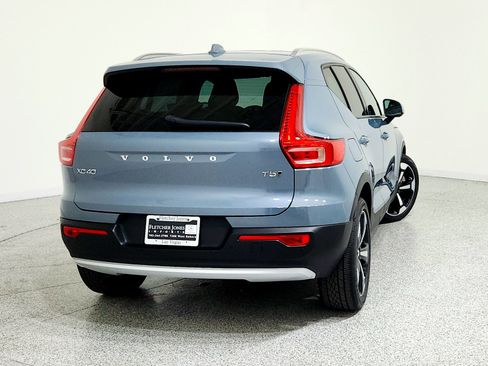 Used 2021 Volvo XC40 T5 Momentum image 5
