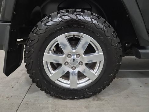 Used 2015 Jeep Wrangler Unlimited Sahara w/ Connectivity Group image 30