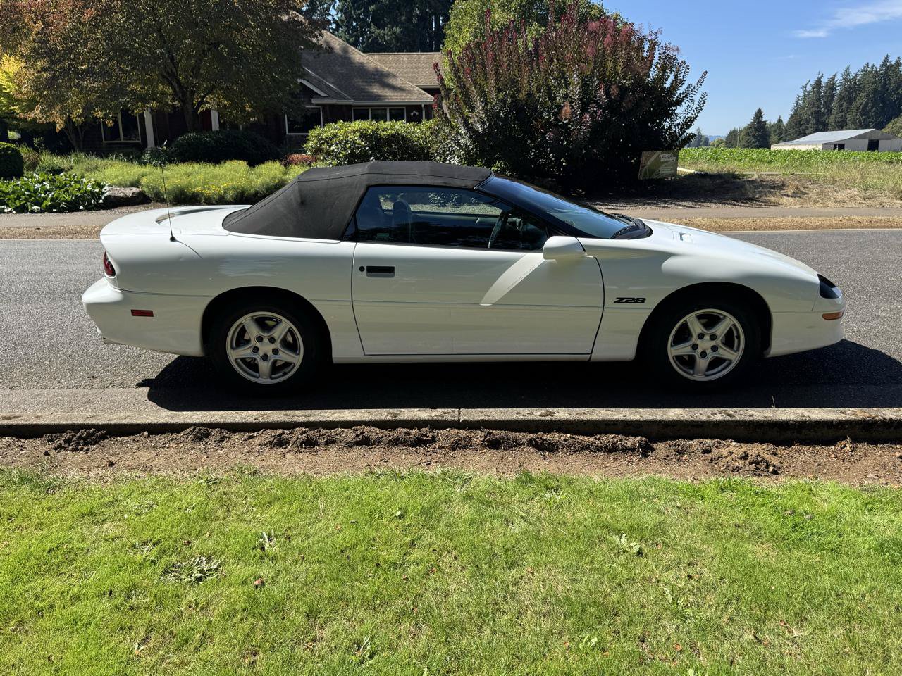 Used 1997 Chevrolet Camaro Z28 w/ Preferred Equipment Group 2 RWD image 11