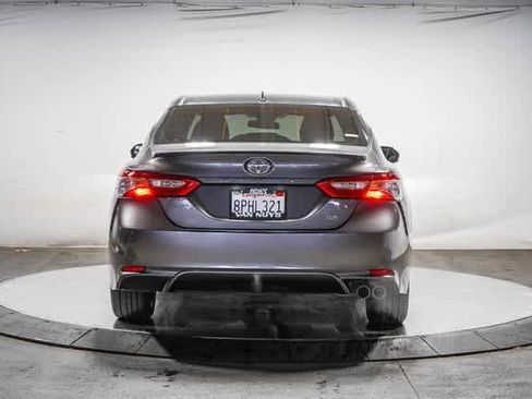 Certified 2020 Toyota Camry SE image 4