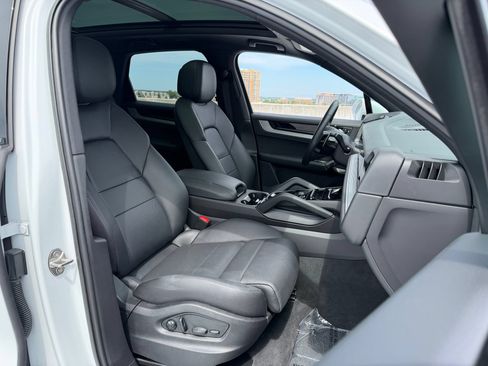 Certified 2026 Porsche Cayenne AWD/4WD image 22