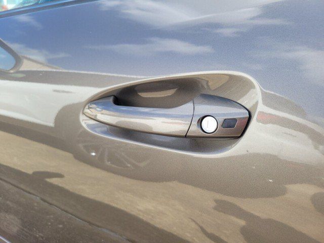 Used 2012 Mercedes-Benz SLK 350 image 9