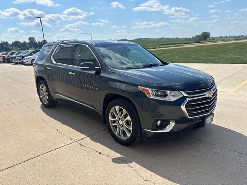 Used 2021 Chevrolet Traverse Premier AWD/4WD image 3