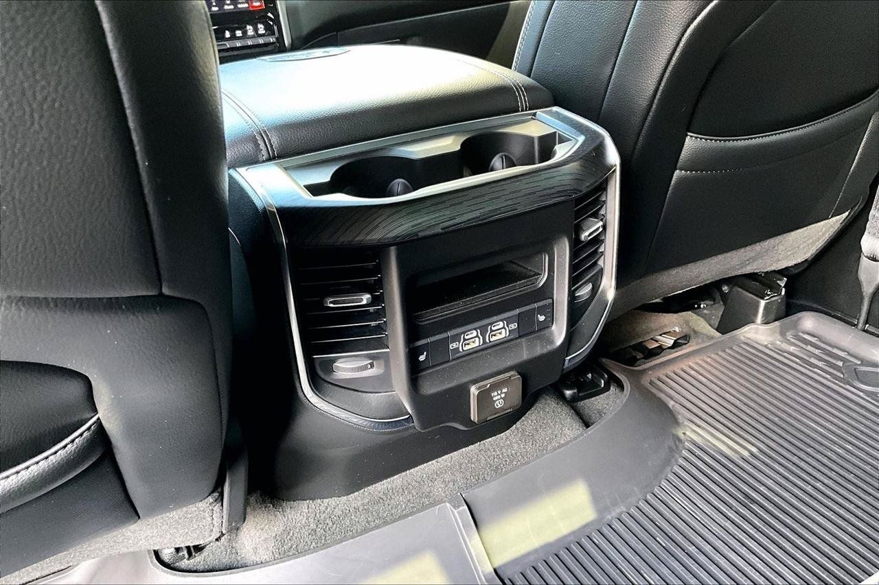 Used 2024 RAM 1500 Laramie AWD/4WD image 11