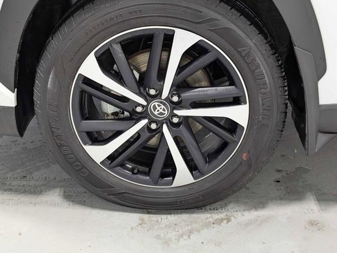 Used 2024 Toyota Corolla Cross XSE image 3