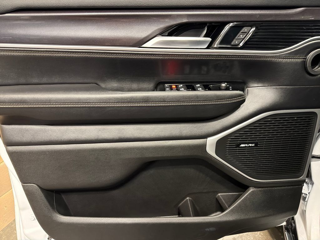 Used 2024 Jeep Wagoneer 4WD w/ Premium Group I image 16