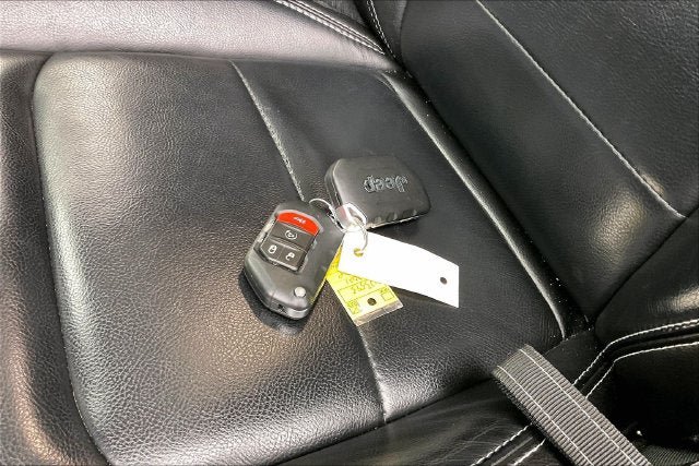 Used 2021 Jeep Wrangler Unlimited Sahara AWD/4WD image 13