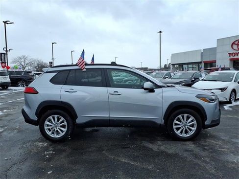 Certified 2024 Toyota Corolla Cross LE image 2