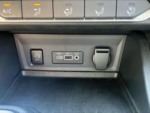 Used 2025 Nissan Sentra SV FWD image 33