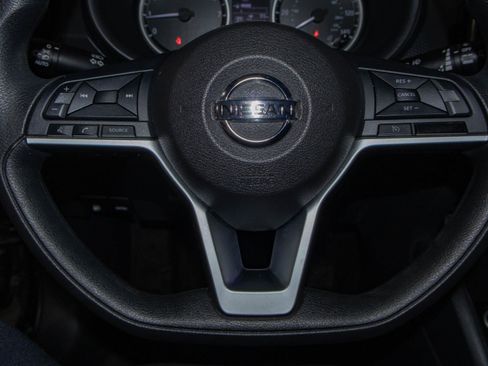 Used 2021 Nissan Kicks S image 11