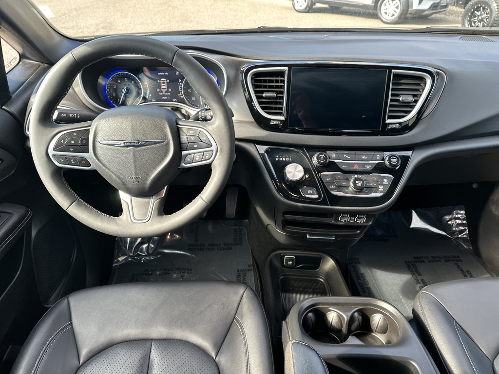 Used 2025 Chrysler Pacifica Select FWD image 21