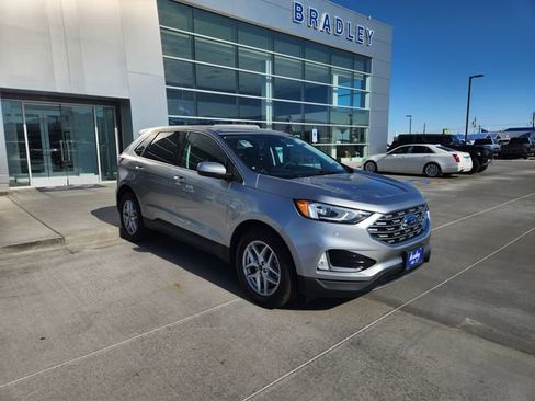 Used 2021 Ford Edge SEL AWD/4WD image 3