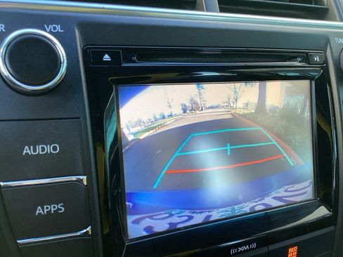 Used 2016 Toyota Camry image 14