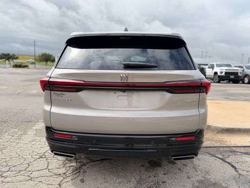 Used 2026 Buick Enclave Sport Touring w/ Power Package FWD image 5