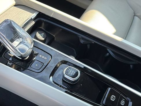 Certified 2025 Volvo XC60 B5 Ultra AWD/4WD image 22