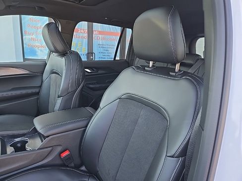 New 2025 Jeep Grand Cherokee Altitude image 30