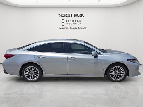 Used 2022 Toyota Avalon Limited w/ Advanced Safety Package FWD image 6