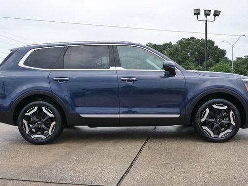 Used 2025 Kia Telluride S AWD/4WD image 3