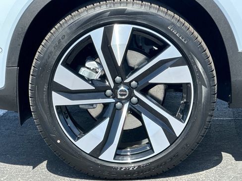 New 2026 Volvo XC40 B5 Plus w/ Climate Package AWD/4WD image 25