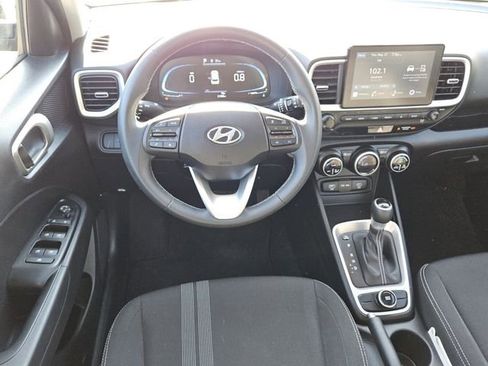 Used 2024 Hyundai Venue SEL FWD image 12