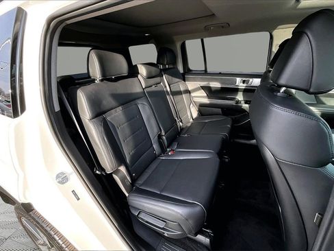 Used 2025 Hyundai Santa Fe Limited image 27