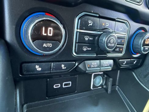 Used 2022 Chevrolet Tahoe LT w/ Luxury Package AWD/4WD image 19