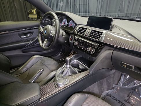 Used 2018 BMW M4 Coupe RWD image 33