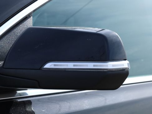 Used 2023 GMC Acadia SLT image 25