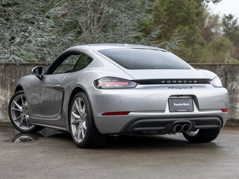 Used 2018 Porsche 718 Cayman S image 3