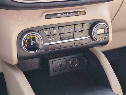 Used 2020 Ford Escape SE FWD image 25