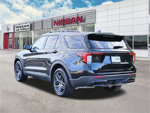 Used 2025 Ford Explorer ST-Line w/ ST-Line Street Pack AWD/4WD image 6