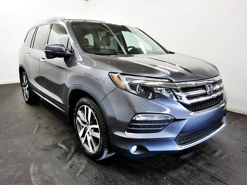 Used 2018 Honda Pilot Touring image 3