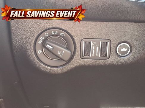 Used 2023 Dodge Challenger SXT w/ Plus Package RWD image 17