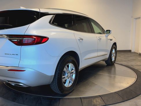 Used 2018 Buick Enclave Essence image 8