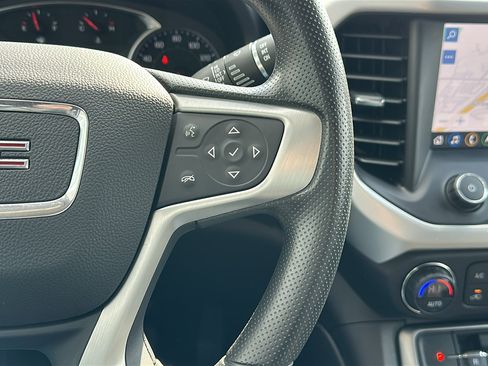 Used 2021 GMC Acadia SLE w/ Driver Convenience Package image 16