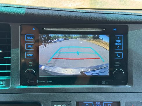 Used 2017 Toyota Sienna SE w/ SE Preferred Package FWD image 30