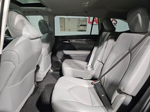 New 2026 Toyota Highlander Limited AWD/4WD image 21