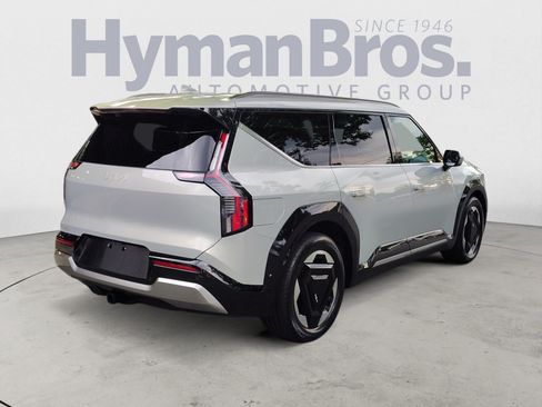 Used 2024 Kia EV9 Land AWD/4WD image 3