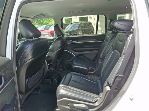 Used 2021 Jeep Grand Cherokee L Limited AWD/4WD image 11