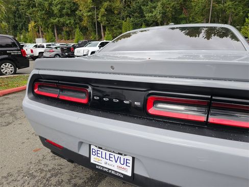 Used 2021 Dodge Challenger SXT image 13