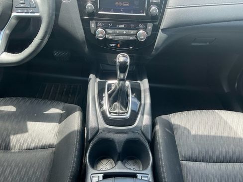 Used 2018 Nissan Rogue SV FWD image 20