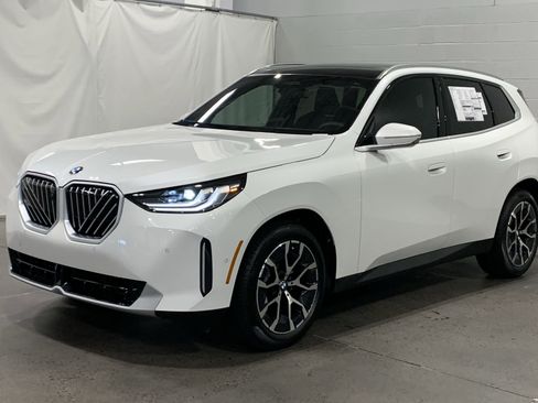 Used 2025 BMW X3 xDrive30i w/ Premium Package image 3