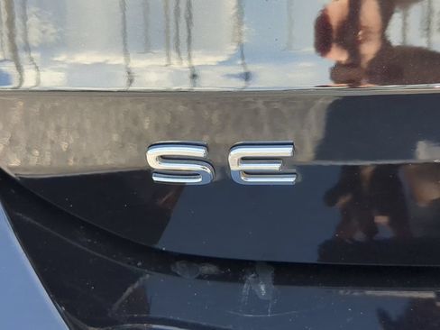 Certified 2023 Volkswagen Taos SE FWD image 10