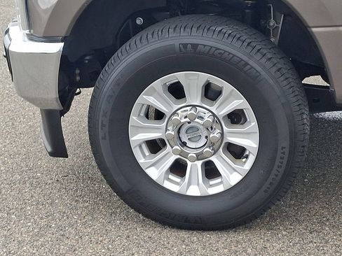 Used 2020 Ford F250 XLT w/ XLT Value Package AWD/4WD image 8